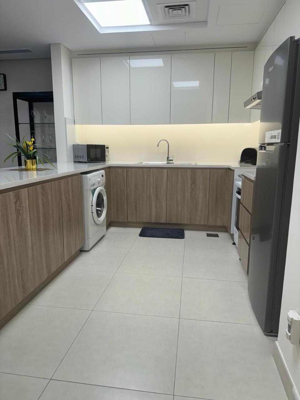 315 Furnished One Bedroom With Balcony Available For Short Term *