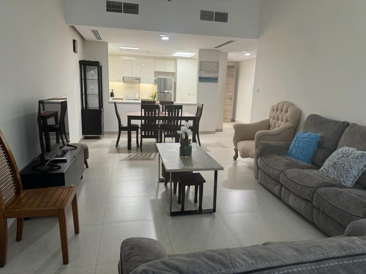 315 Furnished One Bedroom With Balcony Available For Short Term *